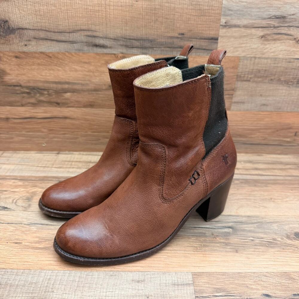 Frye Janis Size 7.5B Ankle Boots Brown Leather Stretch Pull On